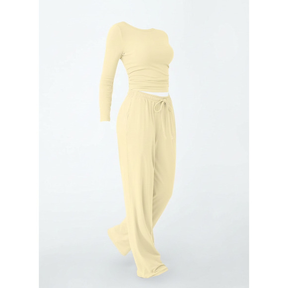 BRAND NEW Trendy Queen Matching Lounge Set - Cozy & Stylish! - Picture 3 of 3